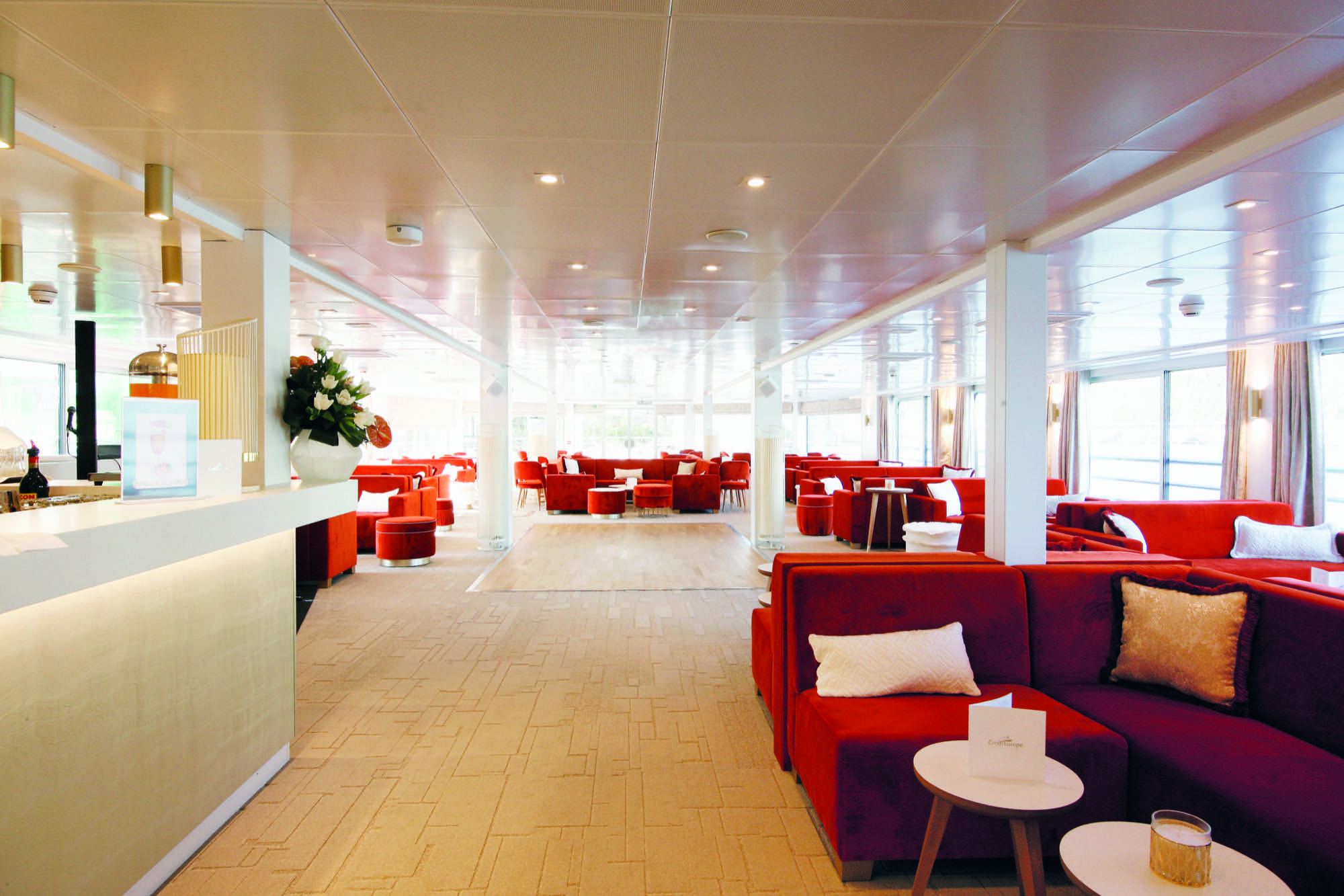 CroisiEurope MS Amalia Rodrogues Bar Lounge 2.jpg